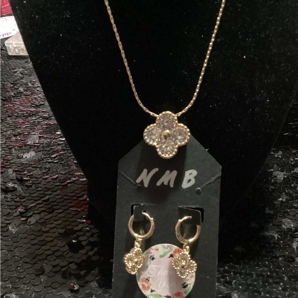 Elegant Four Leaf Clover Gold Necklace and Earring Set